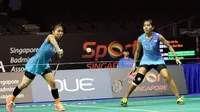 Ganda putri Indonesia Greysia Polii/Nitya Krishinda Maheswari lolos ke perempat final Singapore Open Super Series 2016, Kamis (14/4/2016). (Liputan6.com/Humas PP PBSI)