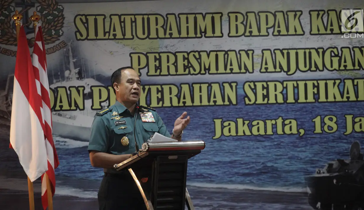 Kepala Staf Angkatan Laut (KSAL) Laksamana TNI Ade Supandi Ade Supandi memberi sambutan pada peresmian anjungan utama Pusat Hidrografi dan Oseanografi Angkatan Laut (Pushidrosal) di Mako Pushidrosal, Jakarta, Kamis(18/1). (Liputan6.com/Arya Manggala)