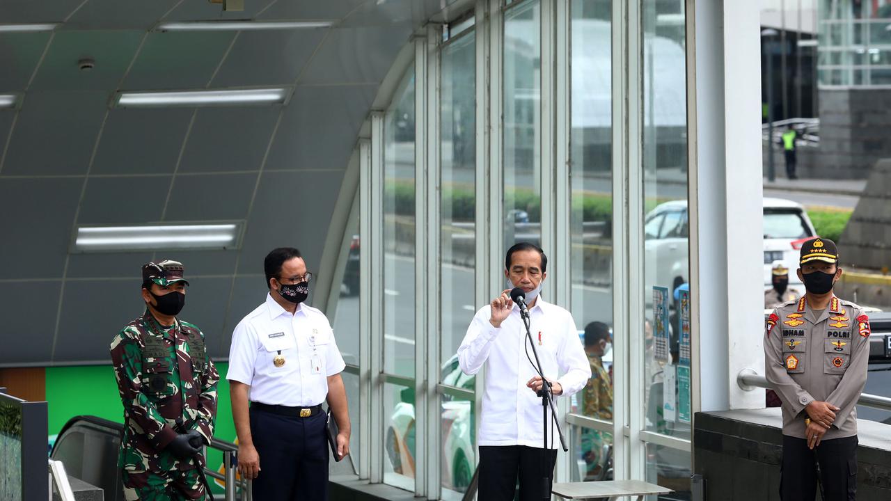Jokowi Meninjau Kesiapan Prosedur New Normal di Stasiun MRT