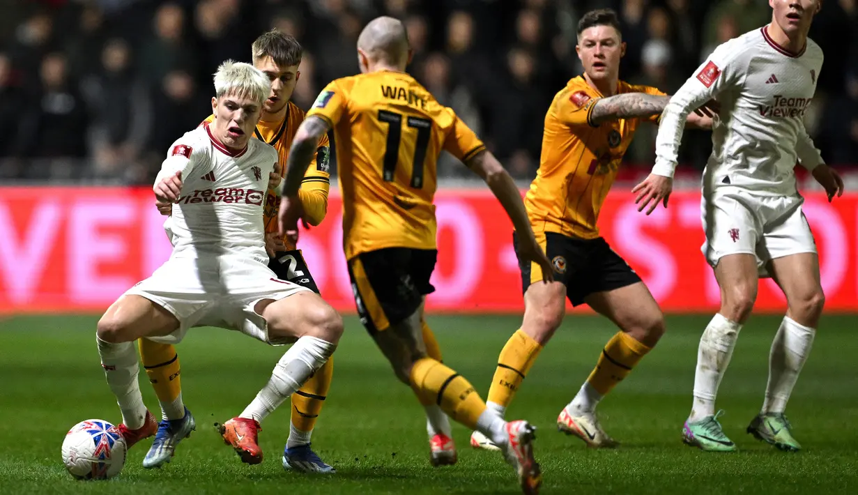 Pergerakan Alejandro Garnacho cukup merepotkan lini belakang Wolverhampton. Dia melakukan dua dribel sukses, melepas satu tembakan dan membuat tiga tekel bersih sebelum diganti pada injury time. (AFP/Justin Tallis)