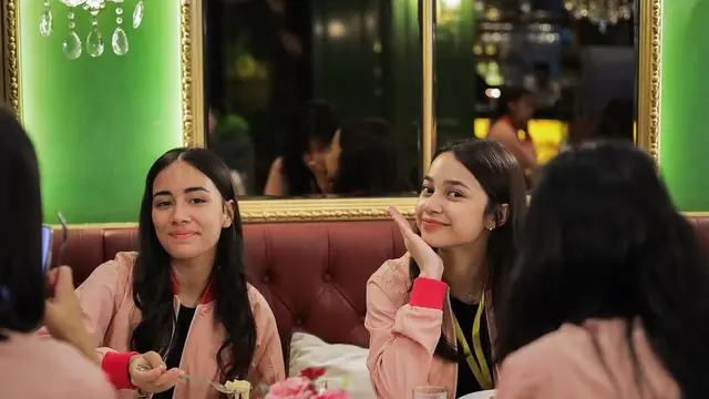 6 Potret Sydney Azkassya Bareng Finalis GADIS Sampul 2024, Jadi Momen Tak Terlupakan