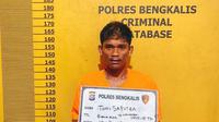 Tersangka penganiayaan terhadap warga yang dituduh sebagai informan narkoba di Kabupaten Bengkalis. (Liputan6.com/M Syukur)