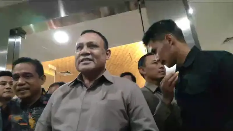 Ketua Komisi Pemberantasan Korupsi (KPK) non-aktif Firli Bahuri di Bareskrim Polri, Jumat (1/12) (Bachtiarudin Alam/Merdeka.com)