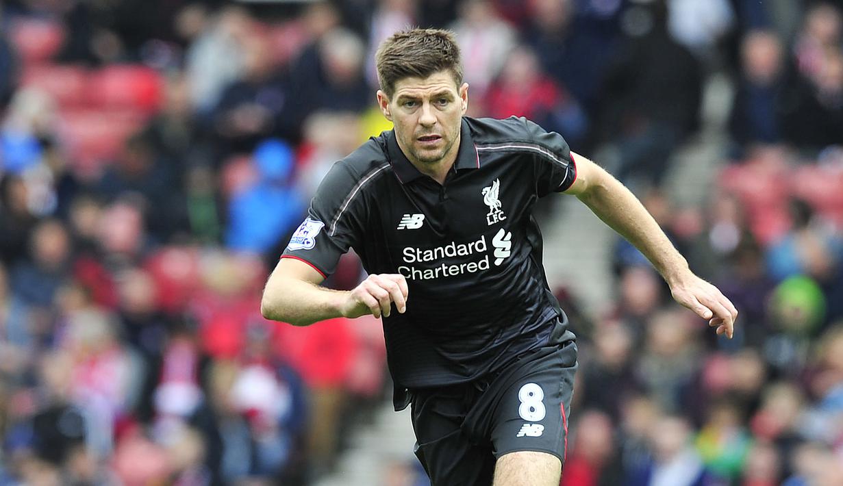 Steven Gerrard (92 assist) - Salah satu legenda Liverpool ini memiliki catatan apik dalam hal assist. Selama kariernya di Liverpool, Gerrard menyumbangkan 92 assist di kompetisi Premier League. (AFP/Steve Parkin)