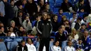 Pelatih Chelsea, Jose Mourinho menatap permainan timnya saat berlaga melawan Atletico Madrid di laga kedua semifinal Liga Champions di Stamford Bridge, London (1/5/2014). (REUTERS/Toby Melville)