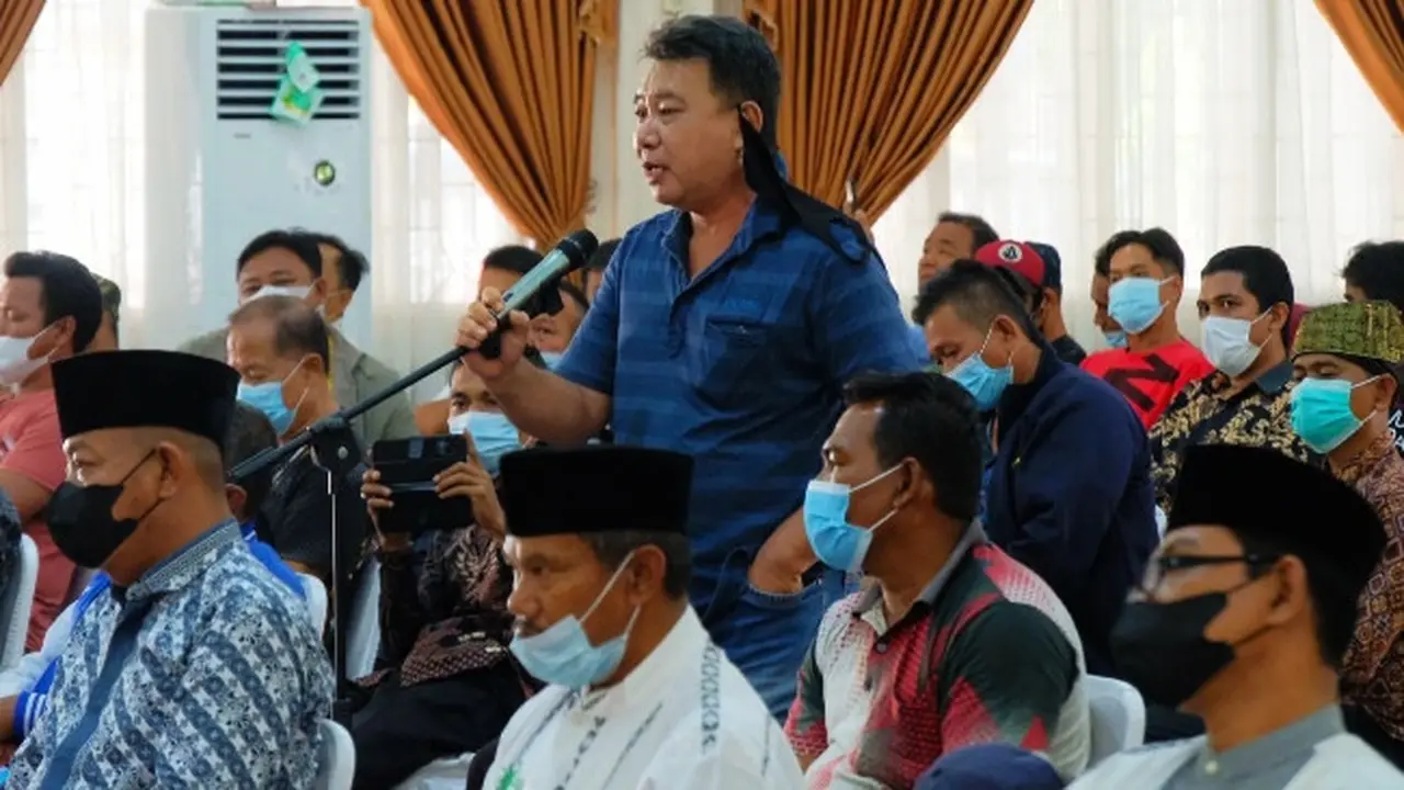Seorang nelayan Rokan Hilir menyampaikan sering masuknya kapal memakai pukat harimau daerahnya, termasuk dari Malaysia.