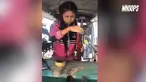 Gadis kecil ini hanya butuh waktu 10 menit dalam membongkar pasang senjata.