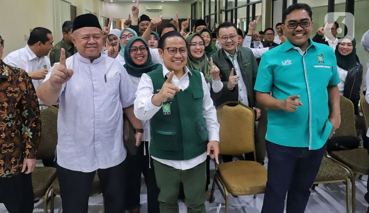 Ketua Umum Partai Kebangkitan Bangsa (PKB) Muhaimin Iskandar menghadiri acara pembukaan Uji Kelayakan dan Kepatutan (UKK) Bakal Calon Legislatif (Bacaleg) PKB di Kantor DPP PKB, Jakarta, Selasa (21/2/2023).  Uji kelayakan dan kompetensi Bacaleg DPR RI ini sebagai bentuk komitmen untuk menjaring Calon Anggota Legislatif yang memiliki integritas dan kapabilitas. (Liputan6.com/Angga Yuniar)