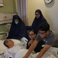 Potret Shahnaz Haque dan Gilang Ramadhan jenguk kakek (Sumber: Instagram/shahnaz.haque)