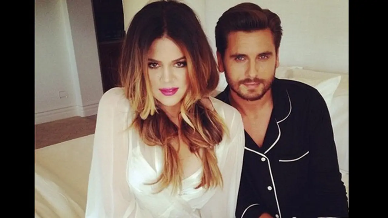 Scott Disick Tinggal Bareng dengan Khloe Kardashian