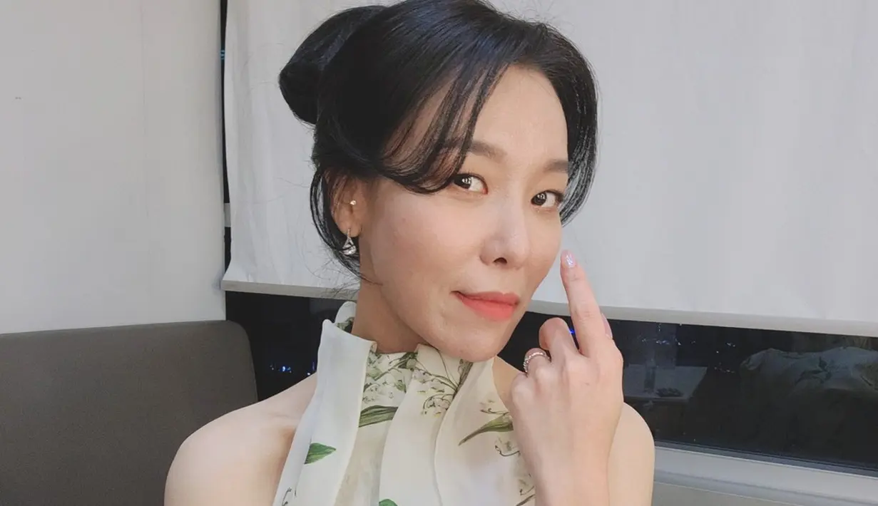 <p>"Tolong berikan banyak berkah kepada Cha Chung Hwa yang sedang mempersiapkan awal yang baru. Cha Chung Hwa, yang selalu bertindak dengan tulus, berencana untuk membalas [penonton] dengan akting yang bagus sebagai aktris di masa depan," kata perwakilan agensi. (Foto: Instagram/ glow_enter)</p>