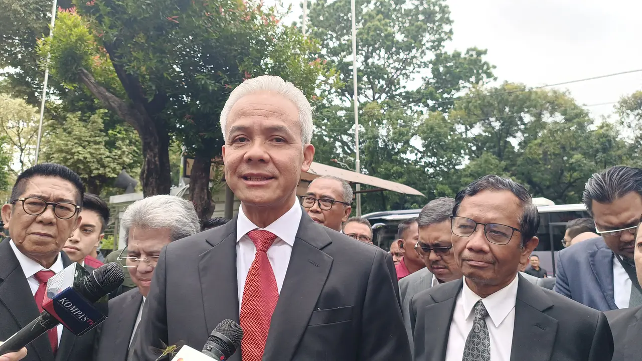 Ganjar Pranowo dan Mahfud Md tiba di Mahkamah Konstitusi.