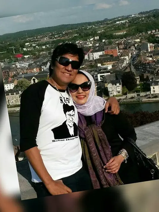 Hadir saat itu, Ikang Fawzi bersama dengan kedua putrinya, Isabella Muliawati Fawzi dan Marsha Chikita Fawzi. Acara yang membahas masalah pribadi narasumbernya itu menampilkan foto Ikang bersama dengan Christine Natalia Panjaitan. (Instagram/marissahaque)