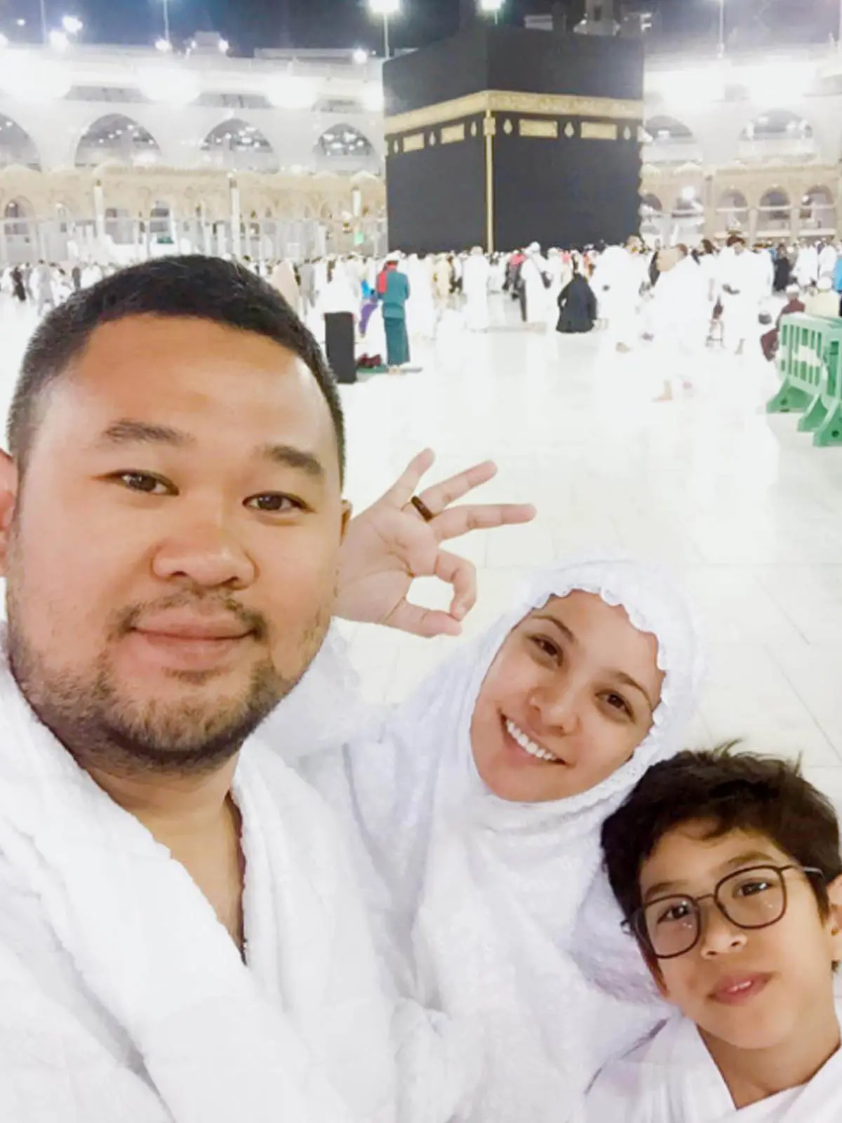 Rachel Maryam bersama suami Edwin Aprihandono dan anak, Muhammad Kale Mata Angin. (Instagram)