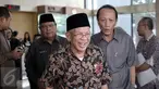 Ketua Badan Kehormatan (BK) DPD AM Fatwa usai mengunjungi Irman Gusman di Gedung KPK, Jakarta, Kamis (6/10). AM Fatwa bersama sejumlah anggota DPD menyampaikan perihal pemberhentian Irman Gusman sebagai Ketua DPD RI. (Liputan6.com/Helmi Afandi)