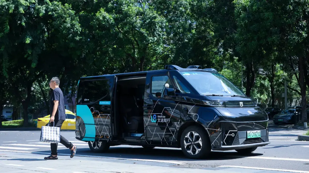 Geely dan WeRide Siapkan 2.000 Robotaxi Otonom, Produksi Massal Tahun Ini (Carnewschina)