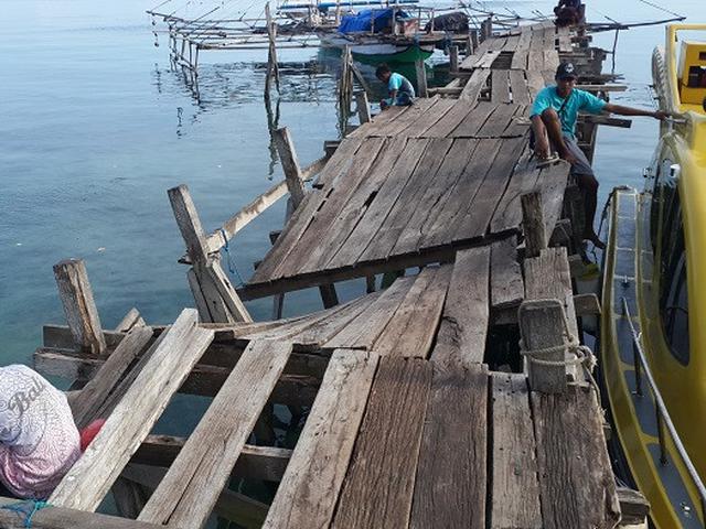 Masuk Area Taman Nasional Komodo Dermaga Pulau Rinca Rusak Parah
