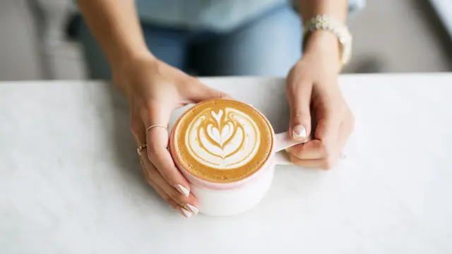 [Bintang] Gaji Rp27 Juta Per Bulan, tapi Beli Kopi Rp47 Juta Per Tahun, Cerita Gaya Hidup Orang Ini Jadi Viral