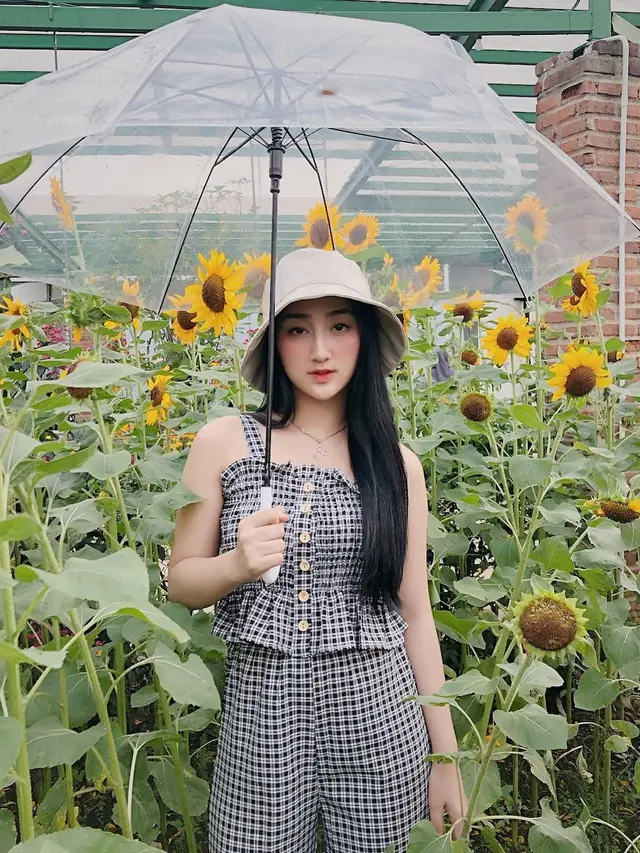 Pesona Sandrina IMB (sumber: instagram/ @sandrinamazayya)