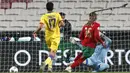 Pemain Portugal, Renato Sanches, mencetak gol ketiga Portugal ke gawang Andorra dalam laga uji coba Internasional di Stadion Luz, Lisbon, Portugal, Kamis (12/11/2020) dini hari WIB. Portugal menang telak 7-0 atas Andorra. (AP Photo/Armando Franca)