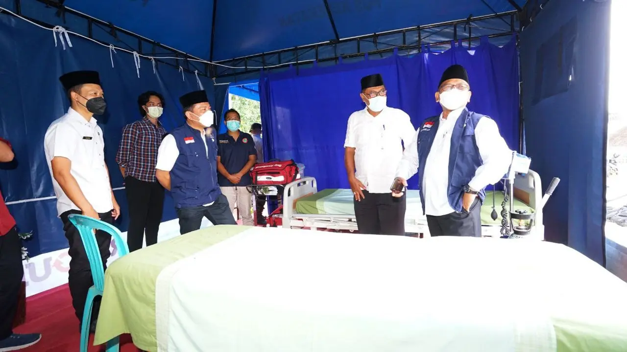 Wakil Bupati Banyuwangi Sugirah (Kiri) cek pos kesehatan mudik (Istimewa)