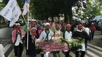 Ribuan warga Bogor berjalan kaki menuju Jakarta untuk ambil bagian dalam demo 2 Desember. (Liputan6.com/Achmad Sudarno)