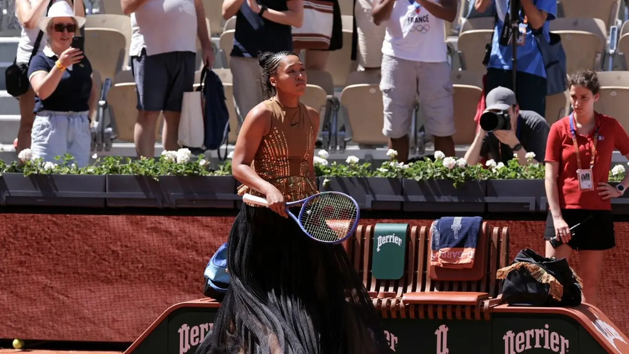 Naomi Osaka Sulap Lapangan Tenis French Open 2026 Jadi Runway dengan Gaun Berlapis Gaun