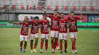 Bali United berhasil meraih kemenangan 4-1 atas Bhayangkara FC pada laga pekan ke-33 BRI Super League musim ini di Stadion Kapten I Wayan Dipta, Gianyar, Minggu (17/05/2026) malam WIB. (Bola.com/Alit Binawan)