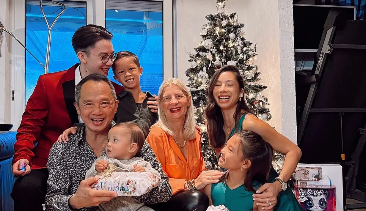 Jennifer Bachdim Natalan pulang kampung (Instagram/jenniferbachdim)