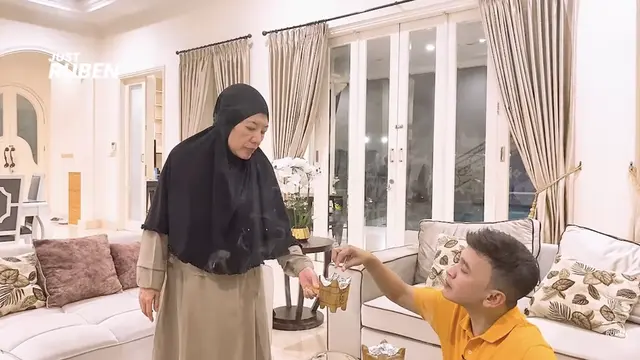Potret Ruang Tamu Rumah Ruben Onsu yang Terhubung dengan Ruang Makan