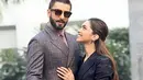 Ranveer Singh dan Deepika Padukone merupakan salah satu pasangan Bollywood yang romantis. Kabarnya keduanya sedang mempersiapkan pernikahan yang akan digelar dalam waktu dekat. (Foto: indianexpress.com)