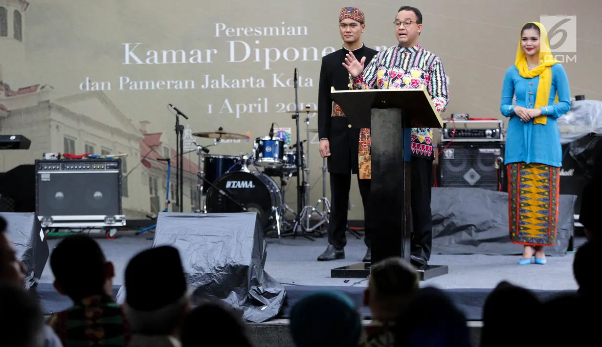 Gubernur DKI Jakarta Anies Baswedan memberi sambutan pada peresmian Kamar Diponegoro, di Museum Sejarah, Jakarta, Senin (1/4). Kamar Diponegoro adalah salah satu ruangan yang digunakan pahlawan nasional, Pangeran Diponegoro (1785-1855) selama 26 hari penahanan. (Liputan6.com/Faizal Fanani)