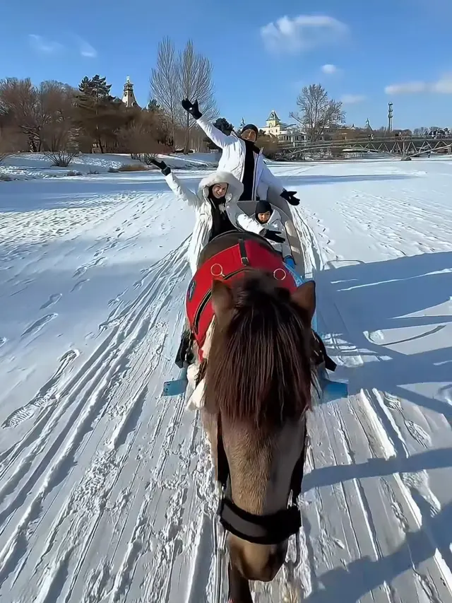 Cut Meyriska ke China bersama keluarga untuk liburan ke Harbin. [@cutratumeyriska]