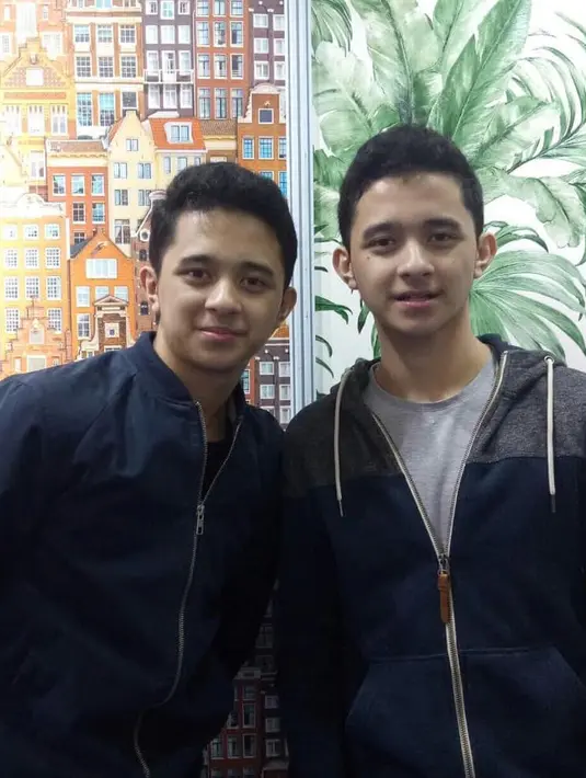 Kalau dulu Nakula dan Sadewa memiliki banyak penggemar karena menggemaskan, namun sekarang ini karena ketampanannya, Nakula dan Sadewa yang tampan banyak diidolakan oleh para wanita. Kamu juga kan? (Instagram/nakula_sadewa_now)