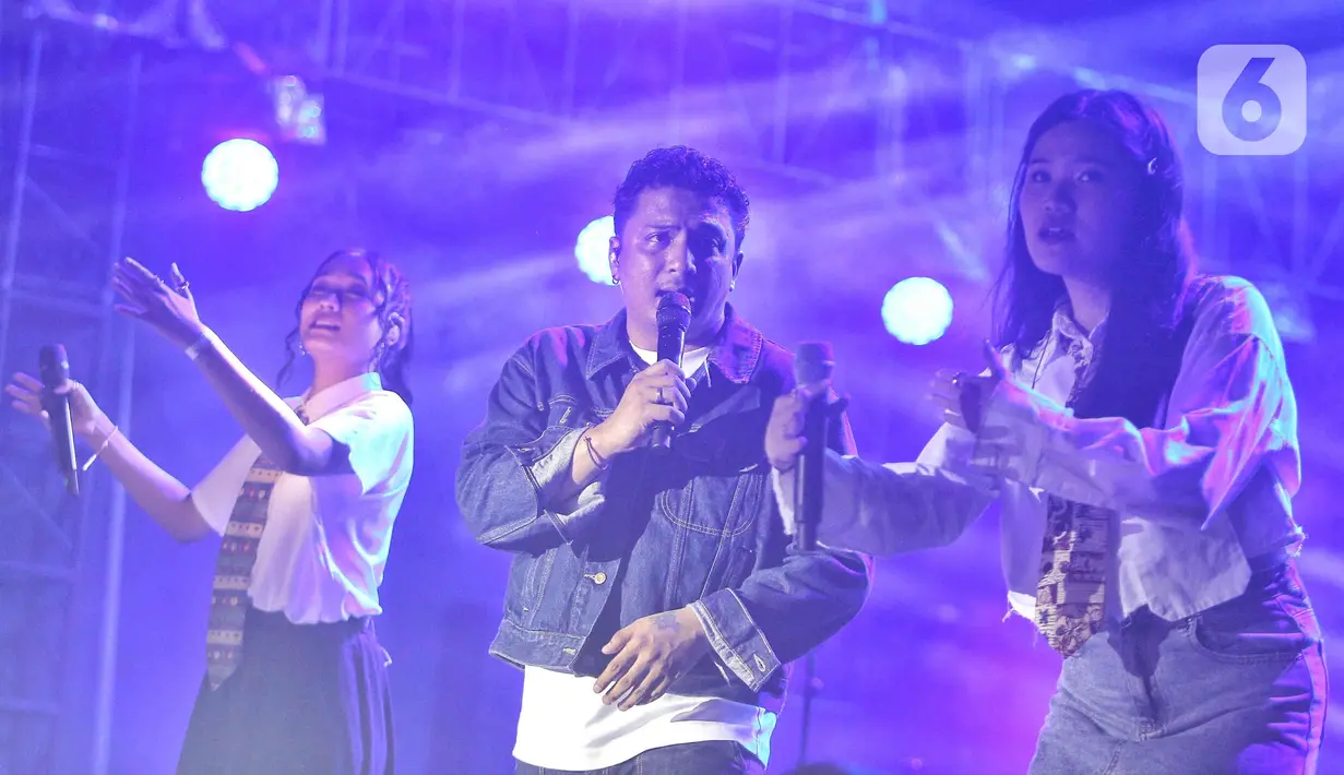 Lagu-lagu Sal Priadi sukses menghanyutkan suasana hati pengunjung KapanLagi Buka Bareng BRI Festival 2025. (Liputan6.com/Angga Yuniar)