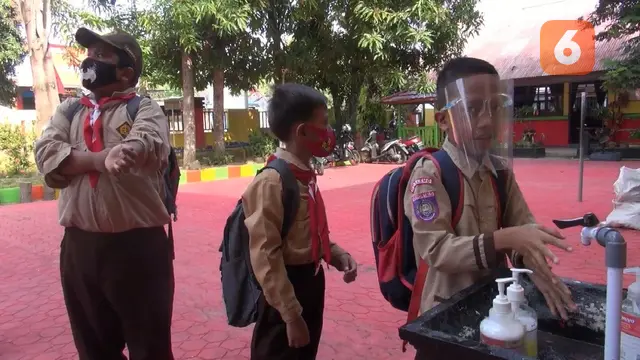 Berhasil masuk zona hijau Covid-19, sekolah dasar (SD) di Kabupaten Boalemo kembali dibuka (Liputan6.com/Gorontalo)