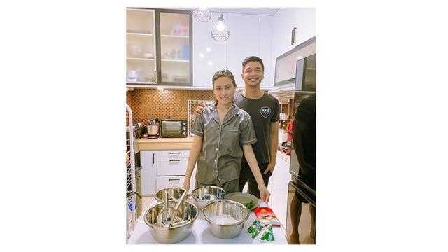 Baru Menikah, Ini 6 Momen Adly Fairuz dan Angbeen Rishi Jalani Puasa Bersama