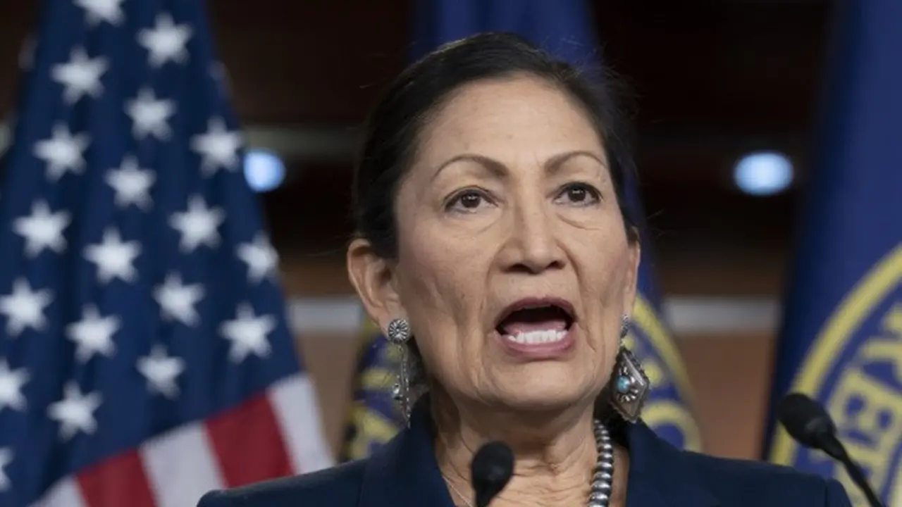 Anggota DPR AS dari daerah pemilihan Distrik Pertama New Mexico, Deb Haaland. (Photo credit: AP Photo/J. Scott Applewhite, File)