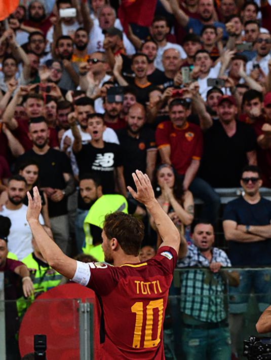 Sangat pantas diberikan sebab pemain muda berbakat selalu dilepas disetiap musimnya. Nama macam Alesio Romagnoli, Miralem Pjanic dan Mohamed Salah merupakan pemain yang dilepas Roma meski belum menjadi pemain bintang saat itu. (AFP/Vicenzo Pinto)