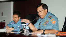 Citizen6, Jakarta: TNI akan bekerja sesuai batas kemampuan yang dimiliki tanpa ada niat untuk melakukan intervensi terhadap kewenangan dan tanggung jawab Lembaga Kementerian/Non-Kementerian maupun Pemerintah Daerah (Pemda). (Pengirim: Badarudin Bakri)