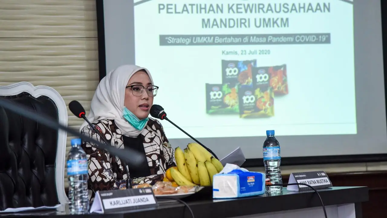 Bupati Purwakarta Anne Ratna Mustika