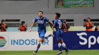 Vladimir Vujovic merayakan gol ke gawang Bhayangkara United pada lanjutan Torabika SC 2016 di Stadion Wibawa Mukti, Cikarang, Rabu (12/10/2016). (Bola.com/Nicklas Hanoatubun)