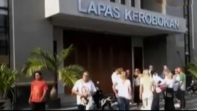 Insiden kembali terjadi di Lembaga Pemasyarakatan Kelas IIA Kerobokan Denpasar Bali, karena telah membebaskan narapidana yang belum habis masa tahanannya.