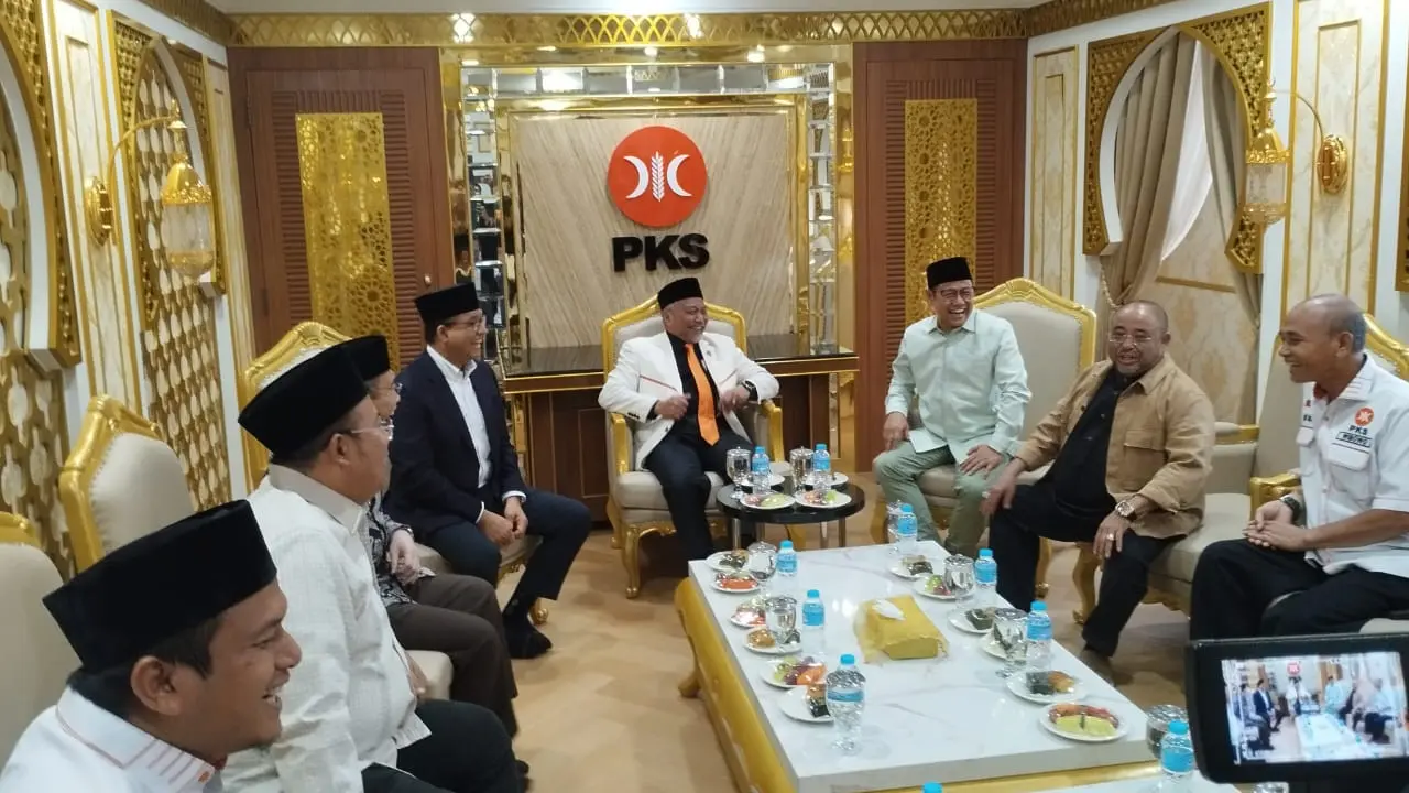 Calon presiden dan wakil presiden nomor urut 01, Anies Baswedan-Muhaimin Iskandar alias Cak Imin mendatangi Kantor DPP PKS, Jakarta, Selasa, (23/4/2024).