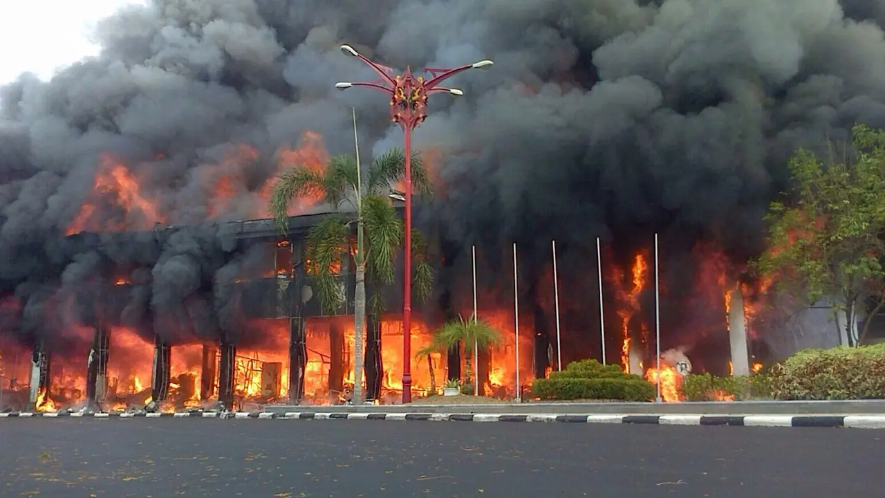 Kantor Gubernur Kalteng kebakaran