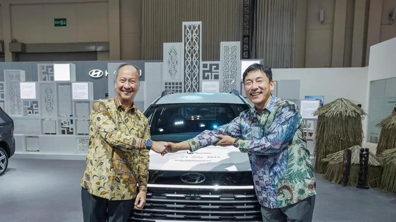 Menperin Agus Gumiwang Tandatangani STARGAZER Cartenz X, Apresiasi Langkah Hyundai Perkuat Produk Lokal