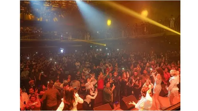 Sempat Dibilang Mahal, Ini 6 Potret Konser Bunda Corla yang Ramai Penonton
