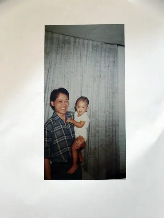 "Saat tahun 1993 klimaks. Mario Teguh pernah melempar Ariani dengan setrika. Oleh karena itu, bu Ariani mengamankan Kiswinar ke rumah saudaranya," ungkap Ferry H. Amahorseya, kuasa hukum Ariani dan Ario Teguh. (Deki Prayoga/Bintang.com)