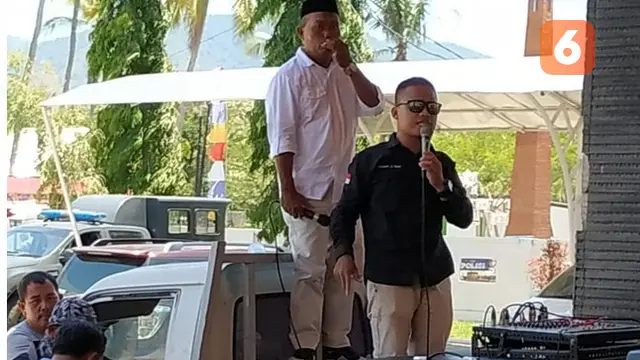 Himawan Umar saat melakukan ujuk rasa di depan kantor DPRD Bonebol (Arfandi Ibrahim/Liputan6.com)