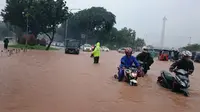 Diguyur Hujan Sejak Pagi, Istana Presiden Dikepung Banjir